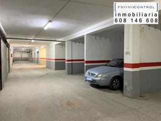 Aparcament cotxe a Avenida candevania 63
