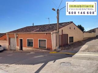Maison à Calle antonio machado 9a. Se vende casa con corral en zuera.