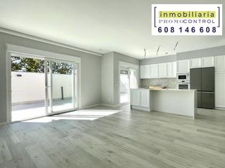 Casa adossada a Calle valle de ordesa 3. Venta de adosado de 4 dormitorios en planta baja.