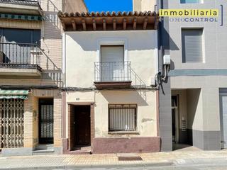 Maison à Calle suñol 57. Casa independiente centrica en zuera