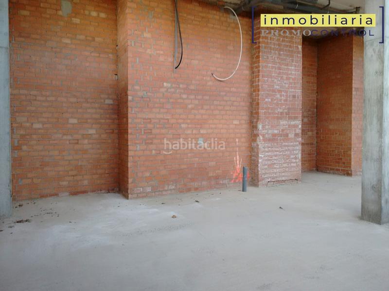 Foto 39d2a944-44c3-420e-84d1-8b44766c094c. Rent business premise in avenida océano pacífico 40 in Zuera