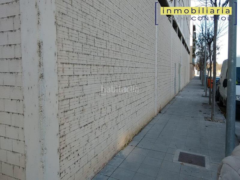 Foto 623d8b8b-661d-49a0-9e27-04b6edfce01e. Rent business premise in avenida océano pacífico 40 in Zuera