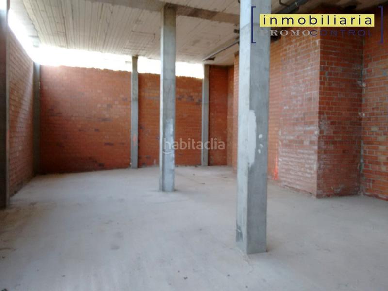 Foto db591e06-bff7-4d4c-8cd7-b498f411890c. Rent business premise in avenida océano pacífico 40 in Zuera