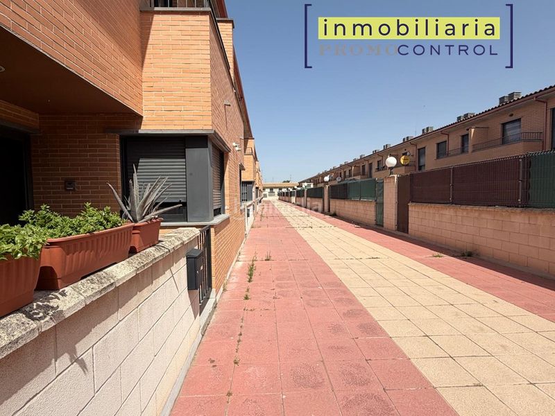 Foto c98c3dad-a553-4d83-a392-311590581275. Casa adossada amb calefacció aparcament a Zuera