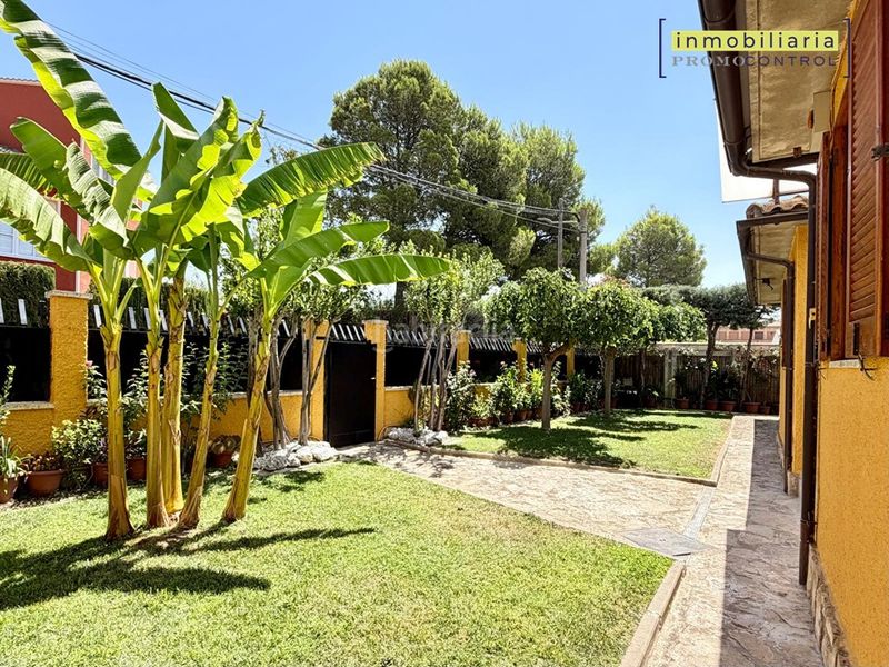 Foto d34b0c0d-ba24-4634-868a-fce8a00b0e39. Xalet amb xemeneia calefacció aparcament piscina a Zuera