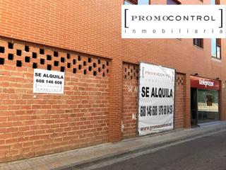 Location Local commercial à Plaza mayor 73. Local alquiler c. mayor 73, 50800 zuera (zaragoza)
al lado de t