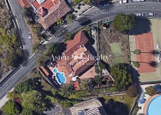 Xalet  Suiza. Casa  chalet en venta en puerto de la cruz de 566 m2