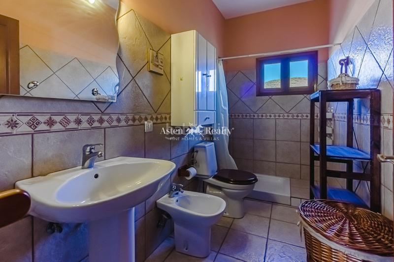 Foto 750dfbba-2fde-401b-86e4-ebd5ca1207ea. Casa s en la orotava en La Perdoma - San Antonio - Benijos Orotava (La)