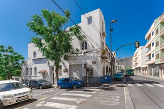 Casa  Obispo pérez cáceres. Casa muy céntrica con terreno urbano en el centro de güímar.