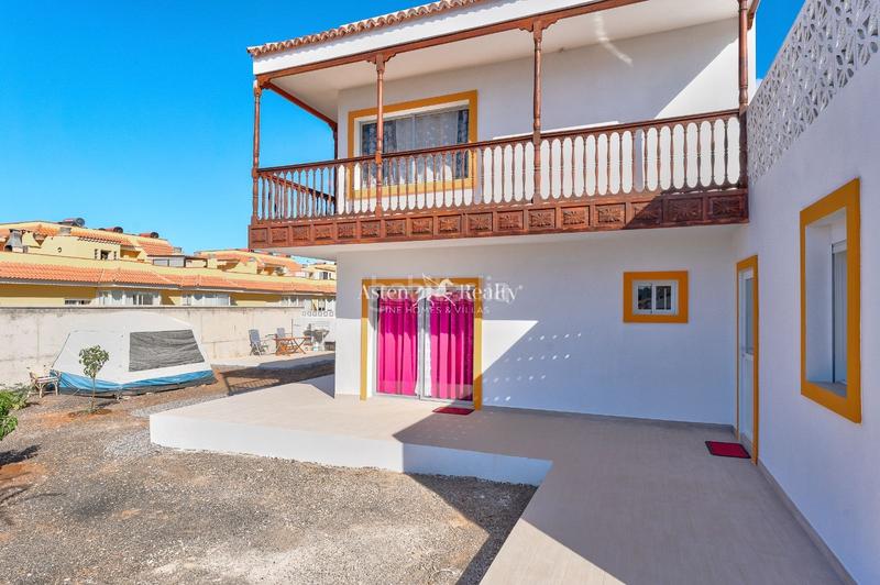 Foto 0faf1c5f-08e5-452b-a9ce-7211f9419066. Chalet with parking in Puerto de Santiago Santiago del Teide
