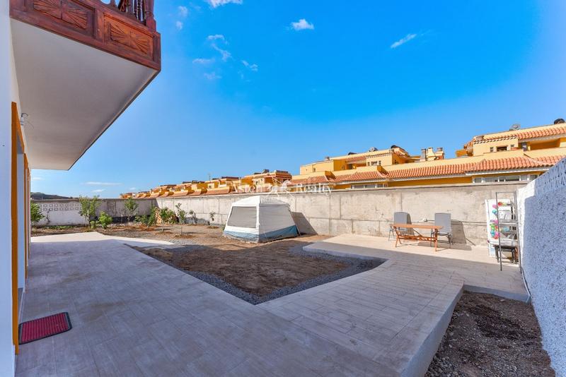 Foto 4fc3ba32-1c0e-453c-89df-612455cc3493. Chalet with parking in Puerto de Santiago Santiago del Teide