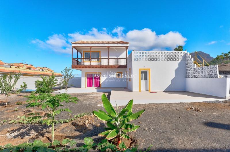 Foto 5ca07c2f-17c5-4f78-b874-3444785989b1. Chalet with parking in Puerto de Santiago Santiago del Teide