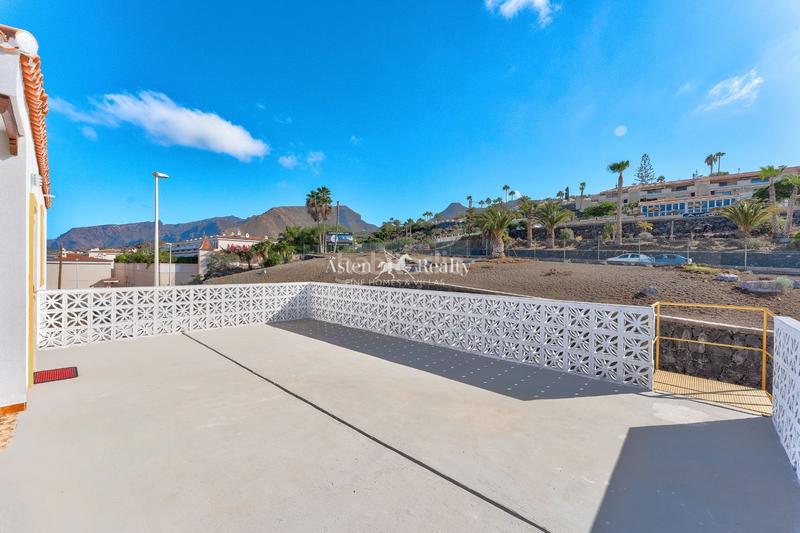 Foto 8a7b1254-66b9-47c8-a0c4-0adb7f8ffe30. Chalet with parking in Puerto de Santiago Santiago del Teide