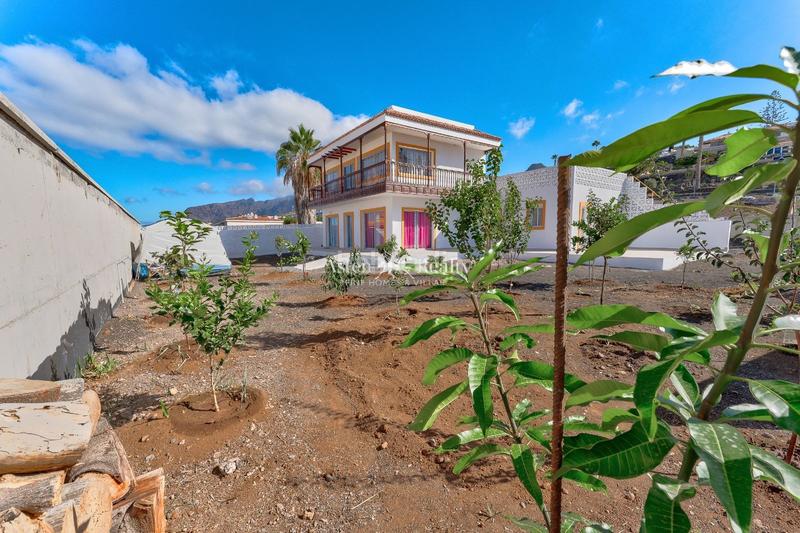 Foto a125ec94-236e-4458-83c6-248b12187267. Chalet with parking in Puerto de Santiago Santiago del Teide