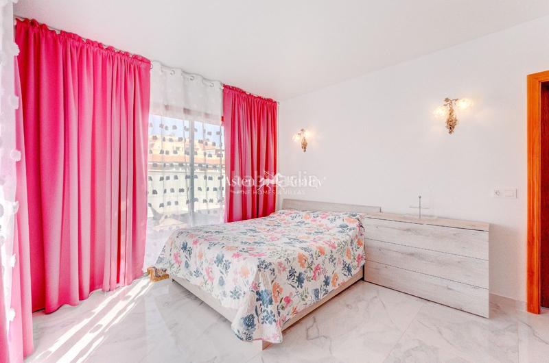 Foto b2856417-8c67-4f2c-90b9-87d0d53586b4. Chalet with parking in Puerto de Santiago Santiago del Teide