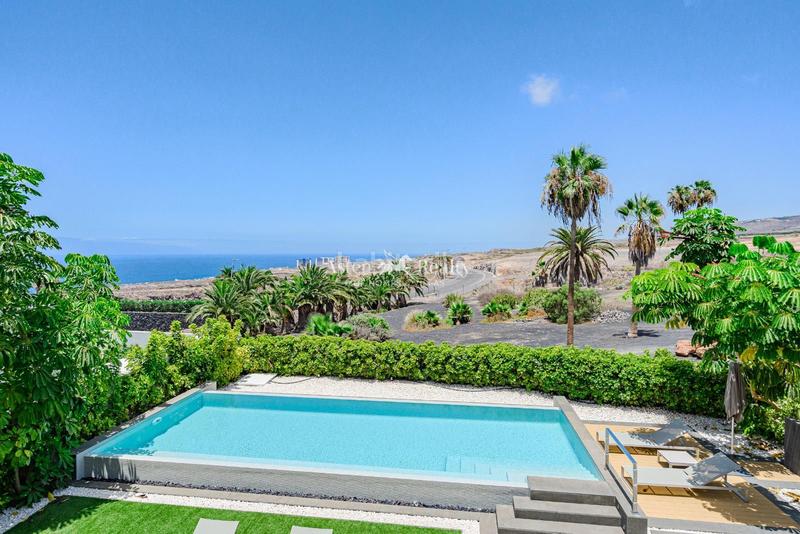 Foto 89d049ce-f073-41e5-a2a4-3a0a2ded6efa. Casa con riscaldamento parcheggio piscina in La Caleta Adeje