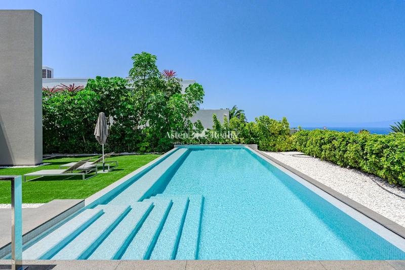 Foto d16284d2-c6f2-4740-bf9c-b8b6f21fc18d. Casa con riscaldamento parcheggio piscina in La Caleta Adeje