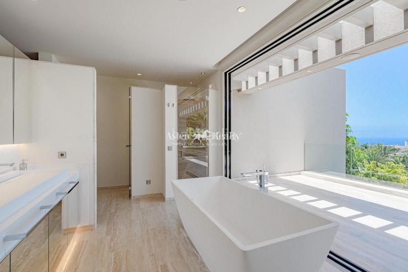 Foto de98b32f-9802-4504-a348-d69c79f452ed. Casa con riscaldamento parcheggio piscina in La Caleta Adeje