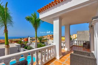 Casa  Sabina. Villa en el madroñal, costa adeje.