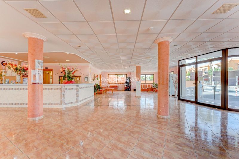Foto 0d31db9a-c3d0-4c31-8a1d-0746370250e4. Edifici a Guargacho Arona