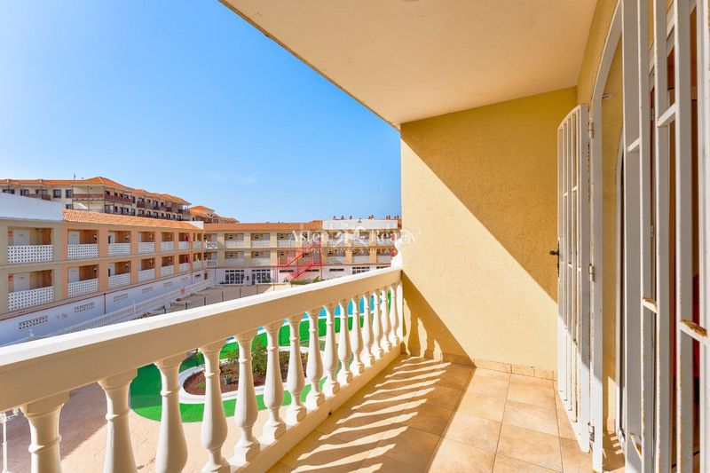 Foto 54b8ee1b-0c3c-438e-bde1-fb256f20ffd0. Edifici a Guargacho Arona