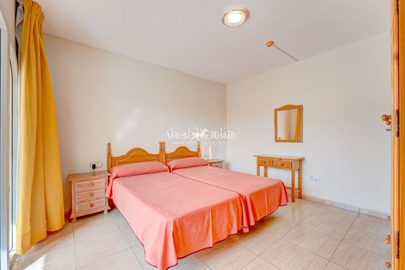 Foto 610d4199-be70-4291-898e-3806a27500d0. Edifici a Guargacho Arona