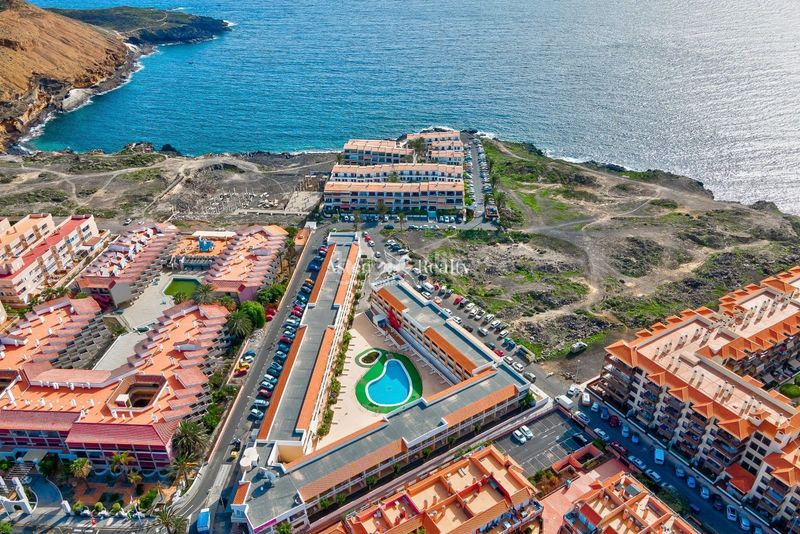 Foto a3613b33-bf00-48fb-85a3-6292d215e9aa. Edifici a Guargacho Arona