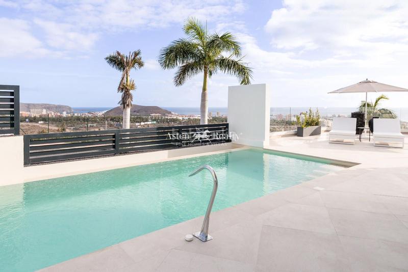 Foto 56031729-6e04-4dc9-ba86-5ded3543e49e. Chalet en san eugenio alto en La Caldera Adeje