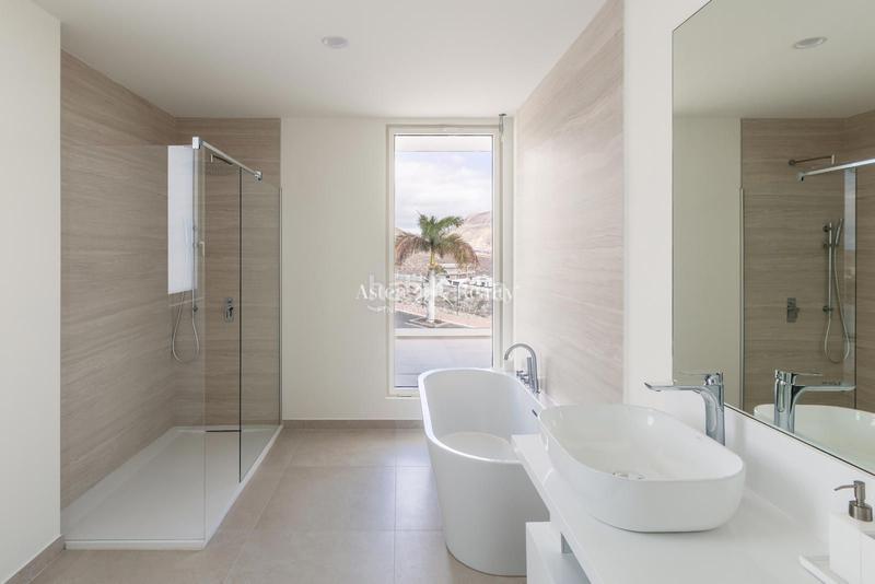 Foto 74b07d5c-8667-4f86-a6df-3b4a7728dfce. Chalet en san eugenio alto en La Caldera Adeje