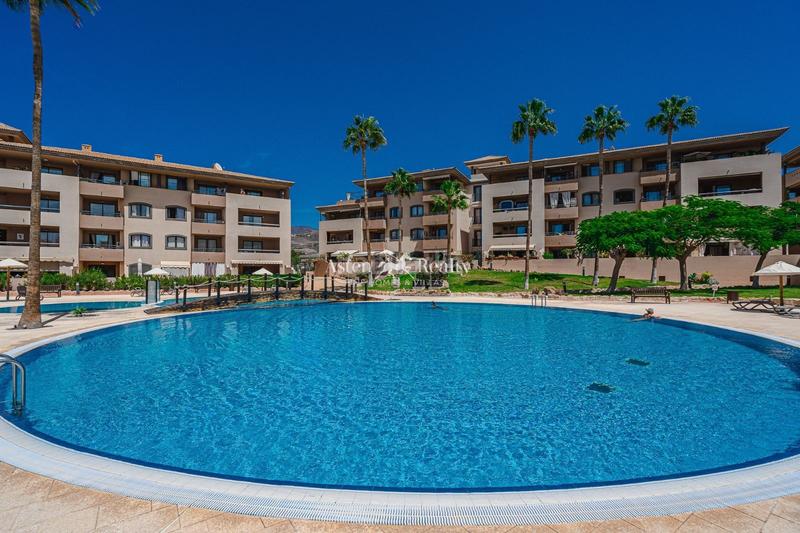 Foto a0ce93df-18a8-440e-a019-a2f71439f7f3. Casa a schiera con parcheggio piscina in Callao Salvaje - Playa Paraíso Adeje