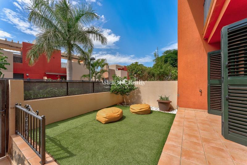 Foto d24e0db9-8f3a-460d-9f43-c2efa3450b27. Casa a schiera con parcheggio piscina in Callao Salvaje - Playa Paraíso Adeje