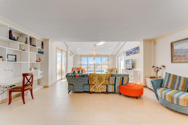 Foto 40473f4c-0cb9-4226-8a1b-5cf5dcb2f2f6. Casa villas en Playa del Duque en Playa del Duque Adeje
