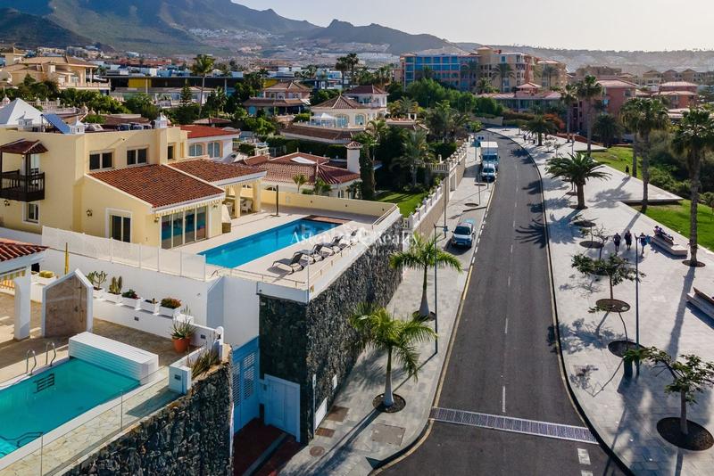 Foto 8da3a13f-db7c-4bd5-bbd5-6a0d4054ddea. Casa villas en Playa del Duque en Playa del Duque Adeje