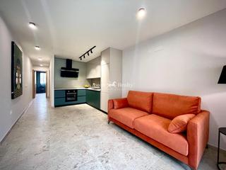 Apartamento en Playa de San Juan. Edificio nuevo con apartamentos de 2 dormitorios.