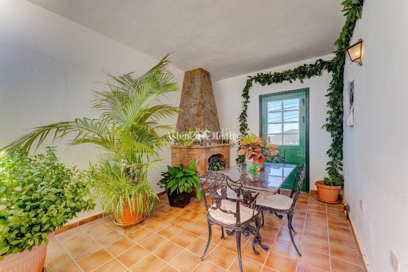 Foto ec51de3e-82b3-4e1b-82f4-f720b74ca860. Haus mit parking in Tijoco Bajo Adeje