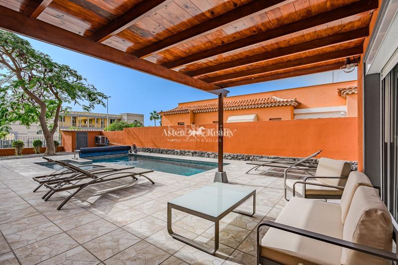 Foto 1fd2d914-53ab-4f6b-8689-5edbc69bb835. Casa villa en una planta en el madroñal en Playa Fañabé Alto Adeje