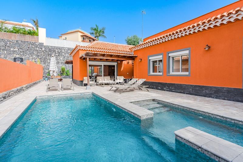 Foto 3ce895a3-8bb1-44dd-9859-33d8c9dac765. Casa villa en una planta en el madroñal en Playa Fañabé Alto Adeje