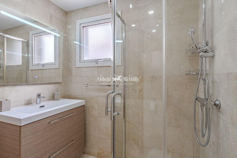 Foto 63eca02e-f02f-4a85-8108-b2dab1bf0700. Casa villa en una planta en el madroñal en Playa Fañabé Alto Adeje