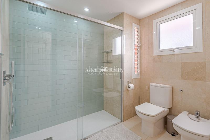Foto f448f007-693b-49d6-824f-aabadfa10a5e. Casa villa en una planta en el madroñal en Playa Fañabé Alto Adeje