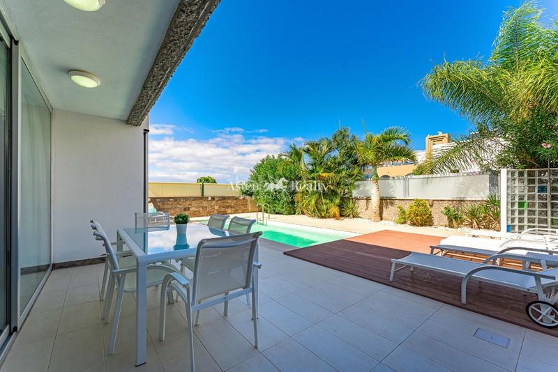 Foto 097465e3-a808-42f1-a505-ea582a3a246a. Casa amb aparcament piscina a Playa del Duque Adeje