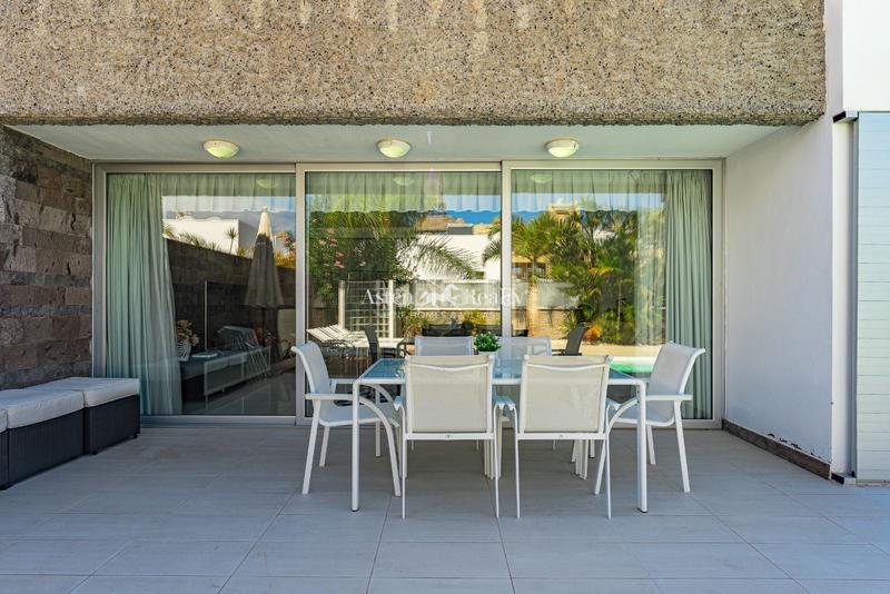 Foto dcbd92a9-6f32-439a-9049-d1914b70d97a. Casa amb aparcament piscina a Playa del Duque Adeje