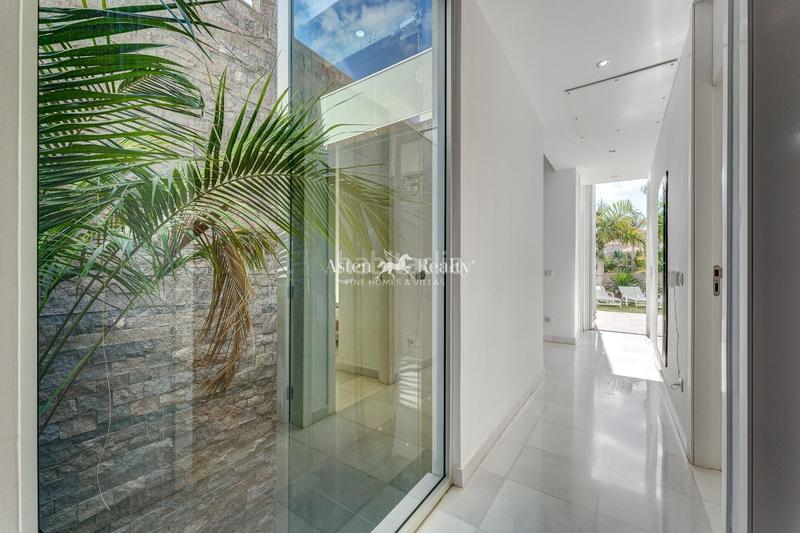 Foto f99f581f-3351-41b4-a16c-fb61f7d2d98e. Casa amb aparcament piscina a Playa del Duque Adeje