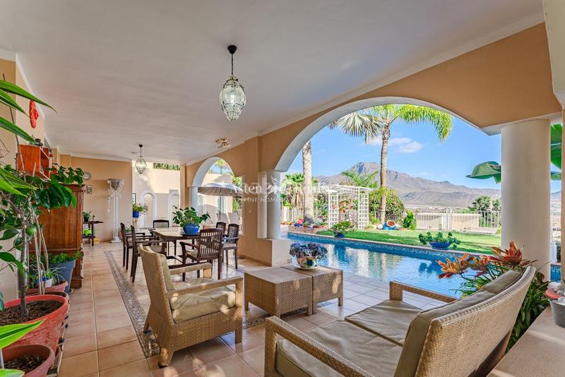 Foto 05bb48bc-febe-4b1a-b317-e8aed56bda54. Haus mit heizung parking pool in La Caleta Adeje