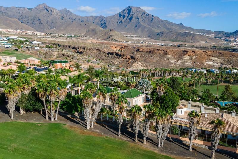 Foto 20679af5-51b5-4c0a-974a-8667094f8376. Haus mit heizung parking pool in La Caleta Adeje