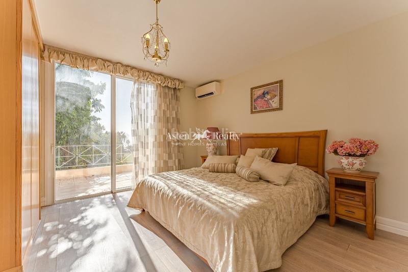 Foto 28cefb65-0cf1-4540-9de1-ff9d37d7834d. Haus mit heizung parking pool in La Caleta Adeje