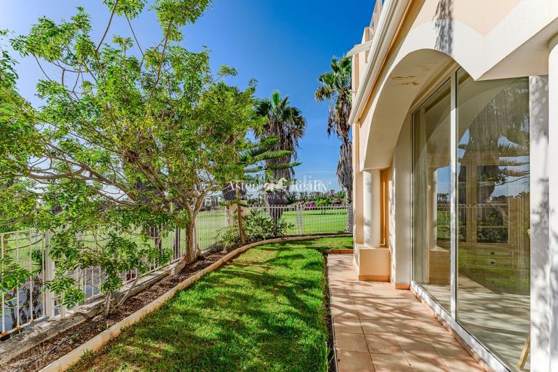 Foto a20672e8-fe3f-4932-8140-629c3483e684. Haus mit heizung parking pool in La Caleta Adeje