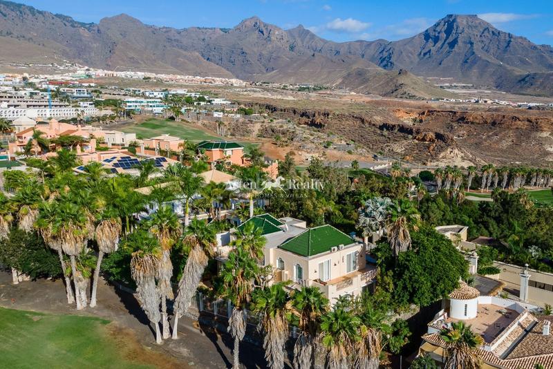 Foto ae66141c-dfe5-4a43-becc-9ddbe1a96e00. Haus mit heizung parking pool in La Caleta Adeje