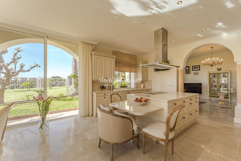 Foto b50c8ebf-4c69-4986-b60c-7054d8668a9a. Haus mit heizung parking pool in La Caleta Adeje