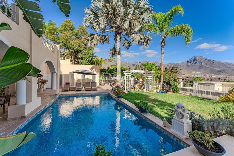 Foto f40df743-b0d7-4946-a3a4-d0ba2aab33f2. Haus mit heizung parking pool in La Caleta Adeje