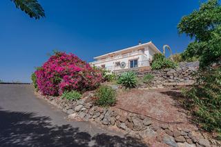 Casa  De la suerte. Exclusiva villa unifamiliar con vistas panorámicas al mar y atar